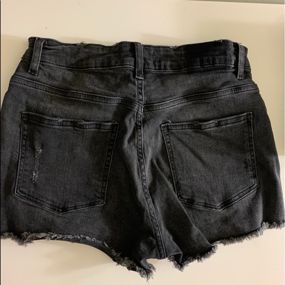 H&M black shorts - Picture 2 of 3